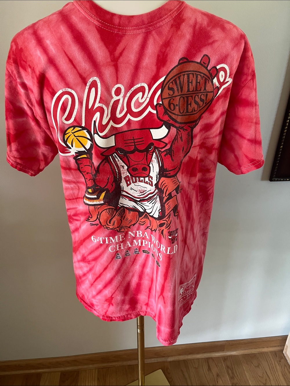 1990's Chicago Bulls Mitchell & Ness Red Tie-Dye  Crewneck Sweater.Adult medium.